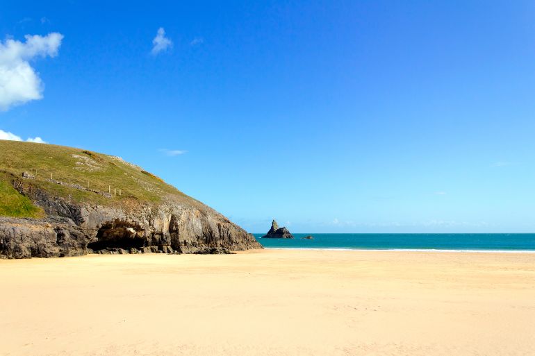 greatlittlebreaks-blog-coastal-best-beaches-in-wales-sunny-beach